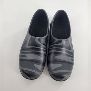 Women’s Size‎ 9 Dual Comfort Crocs Cami Swirl Print Slip Resistant nursing shoes